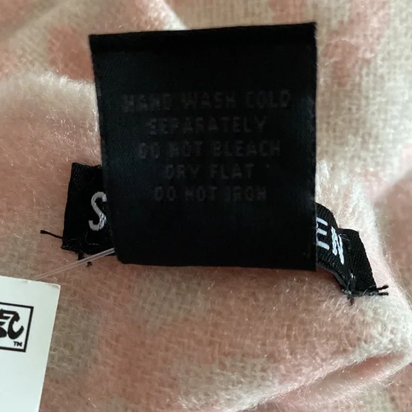 Beautiful Blush Pink Scarf - Picture 3 of 4